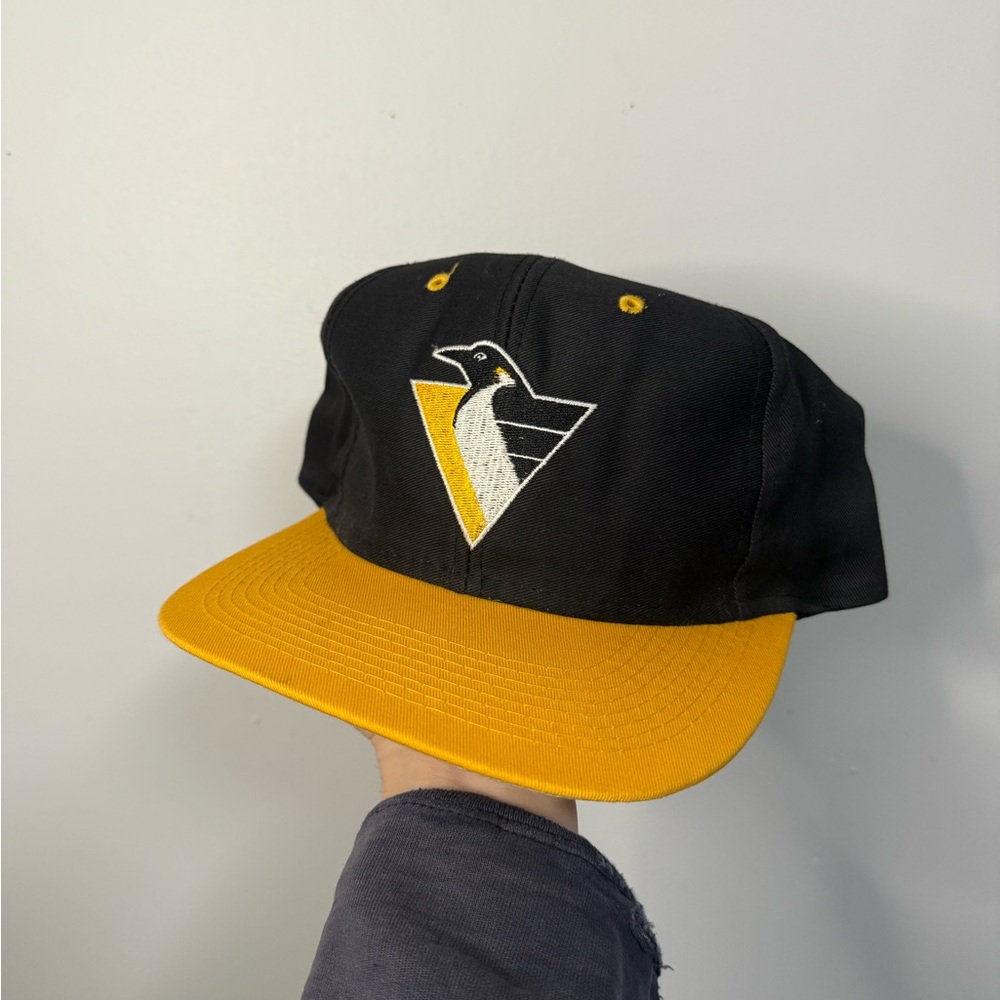 Vintage Logo 7 Pittsburgh Penguins SnapBack Plain Logo